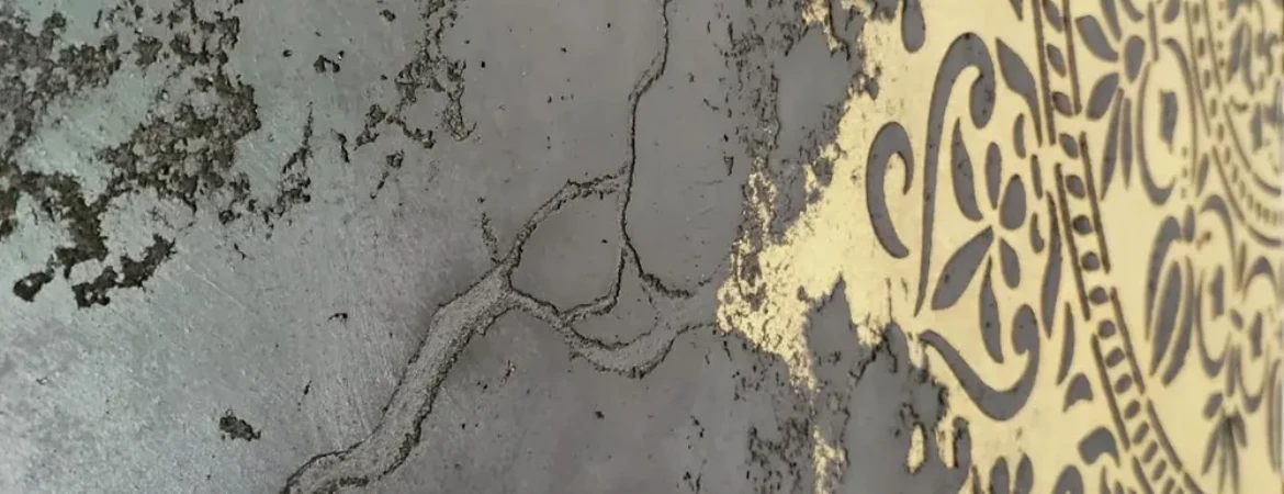 tynki dekoracyjny na&nbsp;ścianie