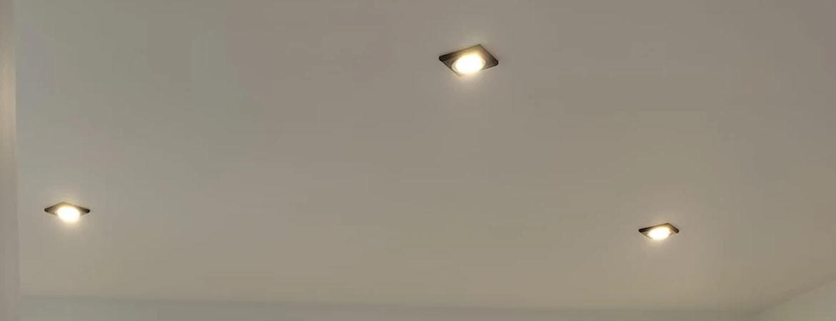 oświetlenie sufitu